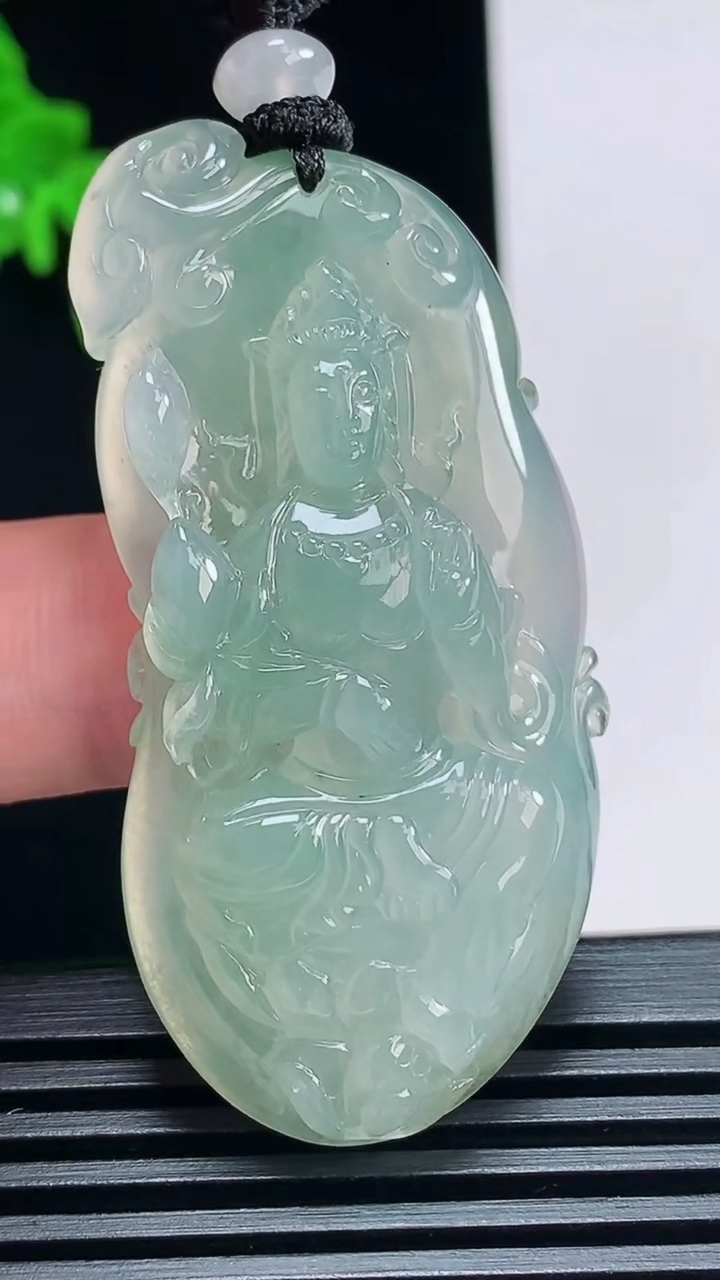 天然A货翡翠大势至菩萨吊坠，尺寸51.6-26-8.5 重量:20.47g
7月3日