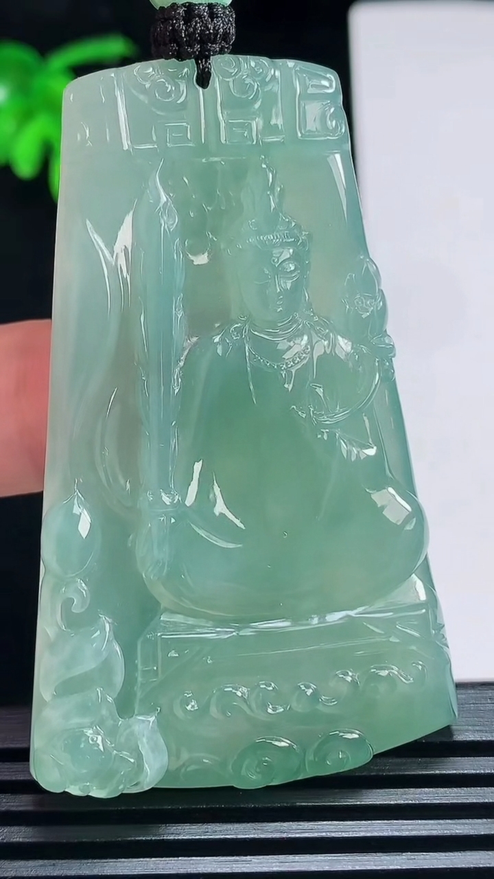 天然A货翡翠虚空藏菩萨吊坠，尺寸61.5-38-6.2 重量:38.24g
7月3日
