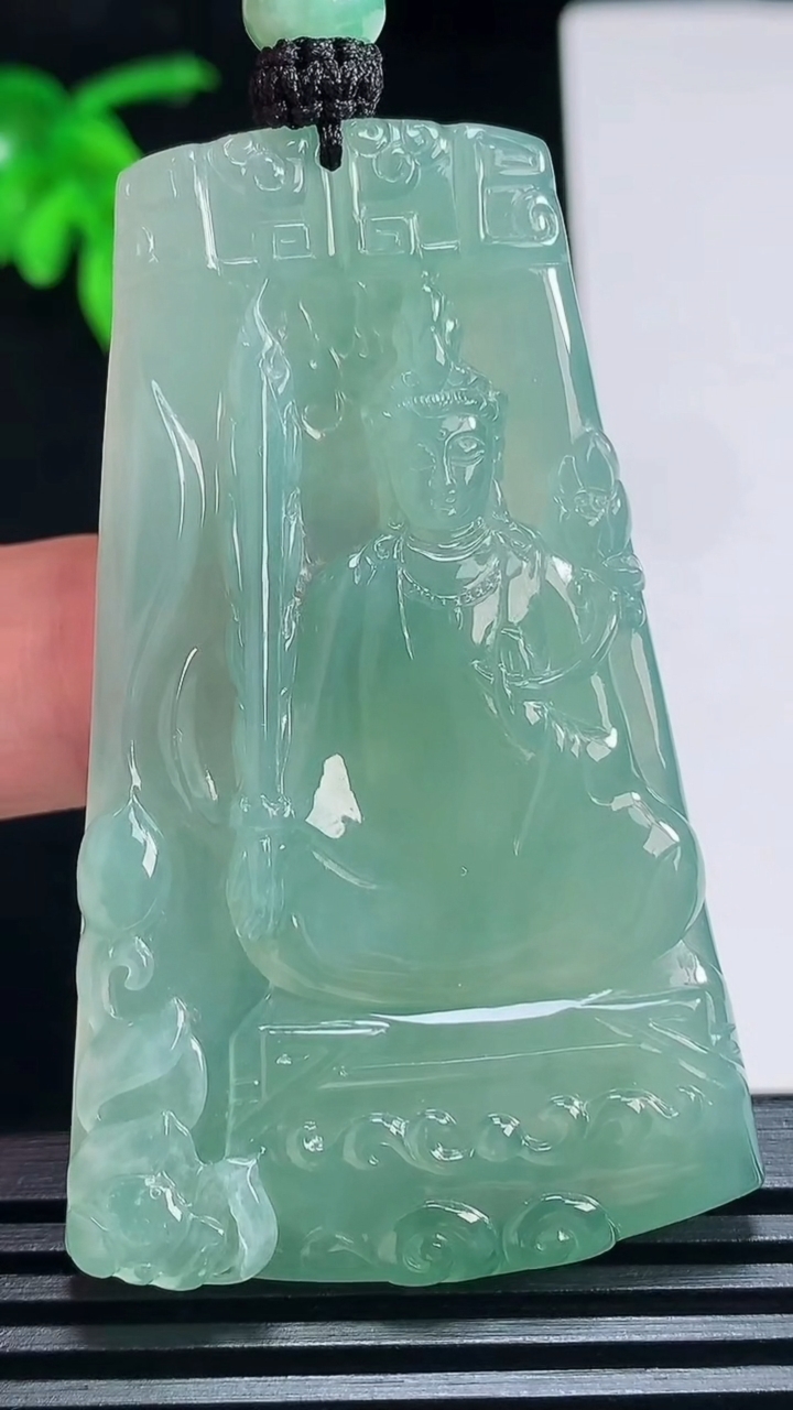 天然A货翡翠虚空藏菩萨吊坠，尺寸61.5-38-6.2 重量:38.24g
7月3日