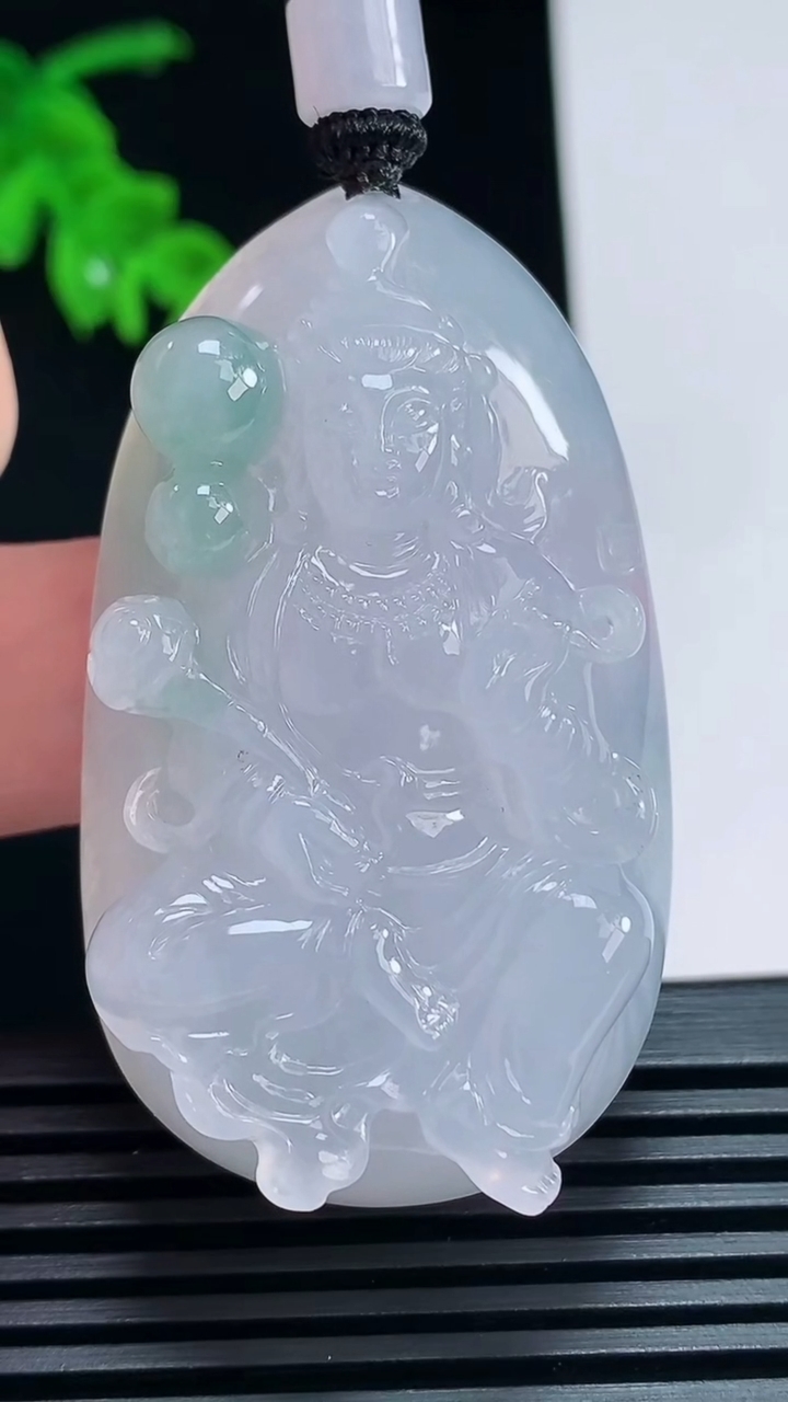 天然A货翡翠冰种飘花大势至菩萨吊坠，尺寸54-31.2-12 重量:41.60g
7月3日