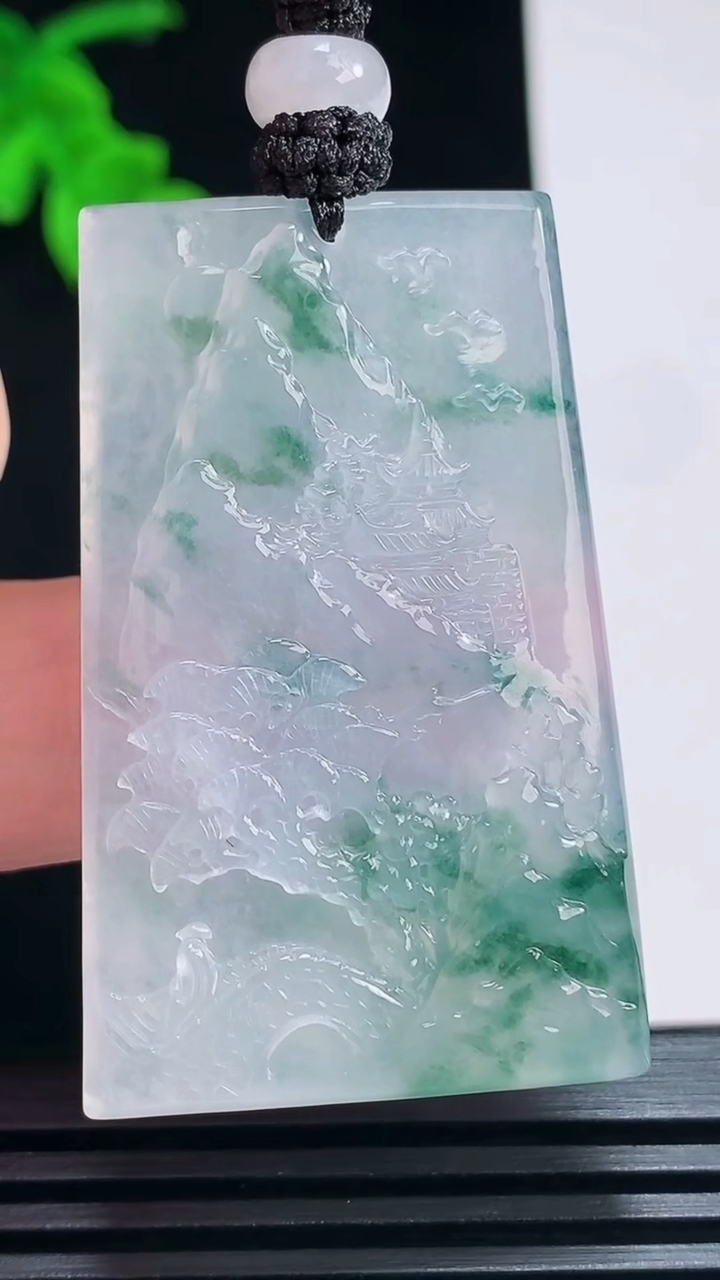 天然A货翡翠种飘花山水牌吊坠，尺寸47-30-5.8 重量:24.87g
7月3日