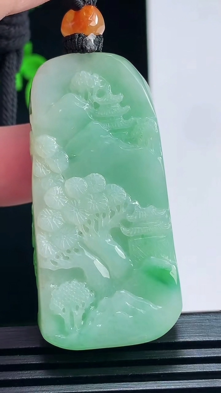 天然A货翡翠山水牌吊坠，尺寸50.5-24.6-10.5 重量:34.42g
7月3日