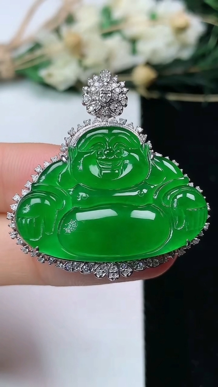 天然A货翡翠佛公吊坠，尺寸34.9-32.4-10.6，裸石21.3-29.6，重量:8.16g
7