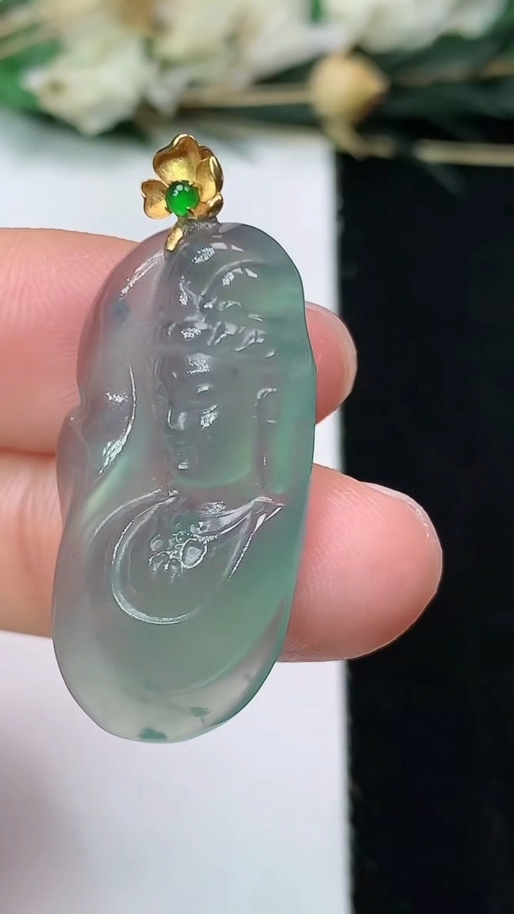 天然A货翡翠蓝水观音头吊坠，尺寸30-14.9-4.6，重量:4.21g
7月3日