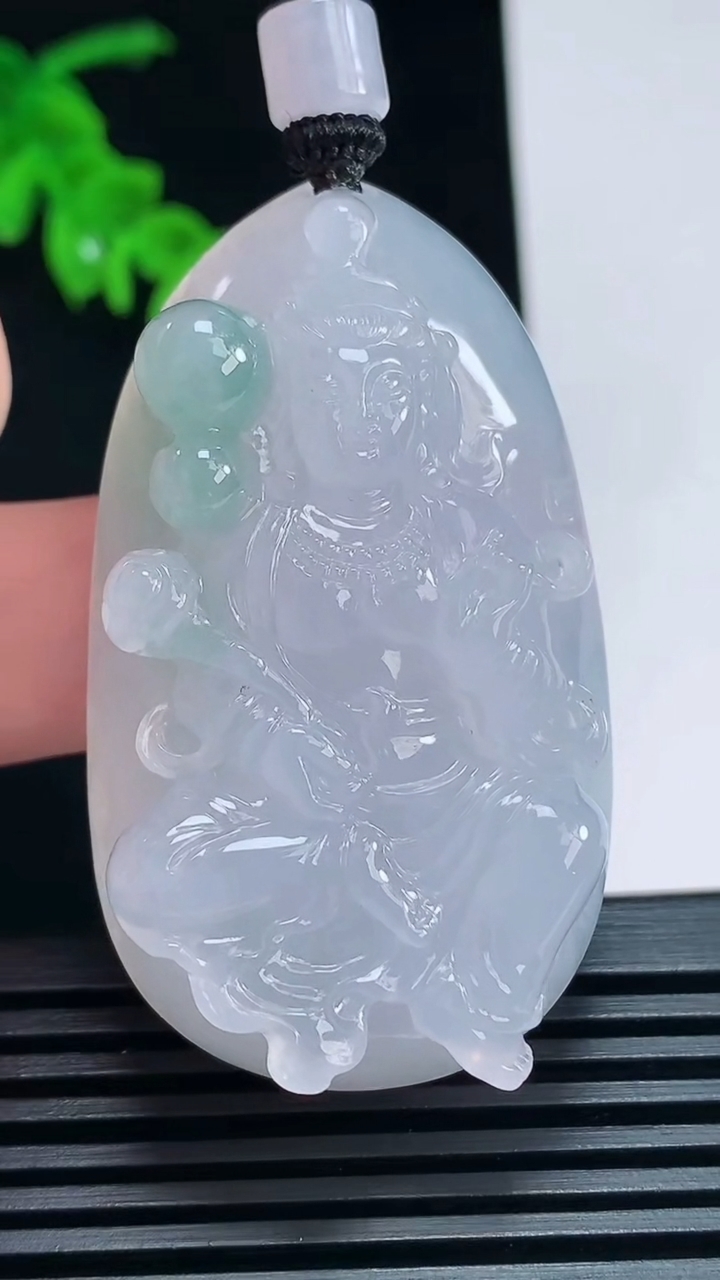 天然A货翡翠冰种飘花大势至菩萨吊坠，尺寸54-31.2-12 重量:41.60g
7月3日