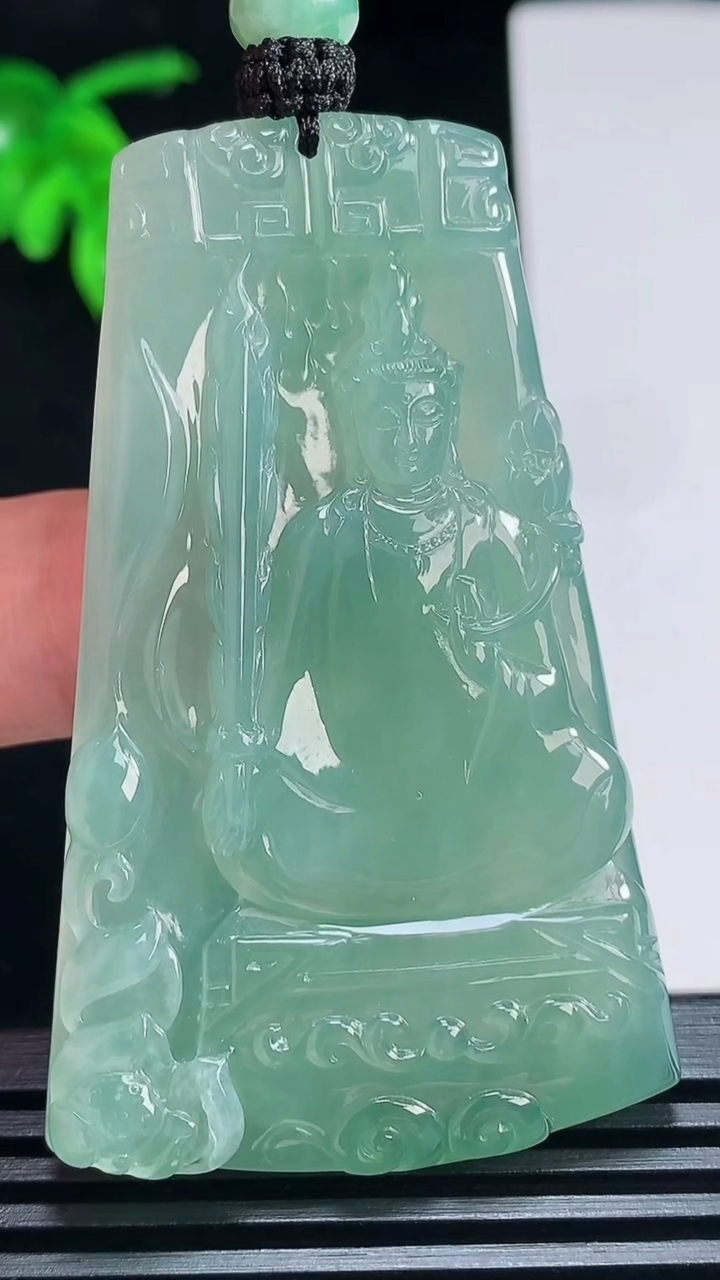 天然A货翡翠虚空藏菩萨吊坠，尺寸61.5-38-6.2 重量:38.24g
7月3日
