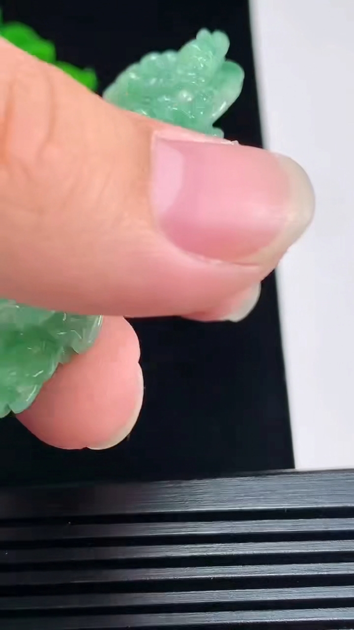 天然A货翡翠凤凰吊坠，尺寸67.5-29.5-11.2 重量:31.97g
7月5日