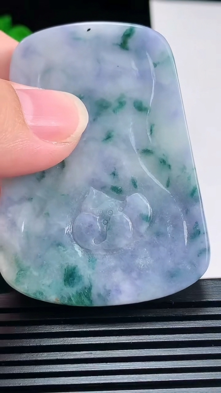 天然A货翡翠紫罗兰 飘花普贤菩萨吊坠，尺寸59.2-43.8-7.2 重量:41.96g
7月5日