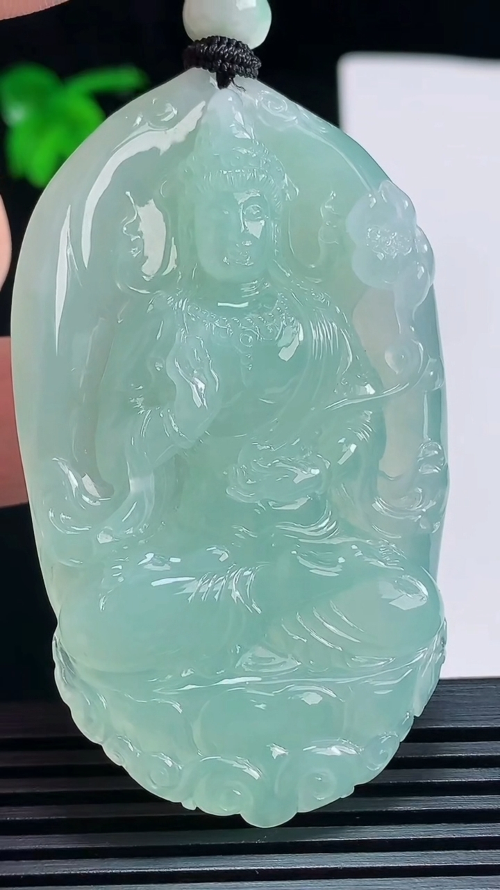 天然A货翡翠大势至菩萨吊坠，尺寸63-38-7.8 重量:36.60g
7月6日