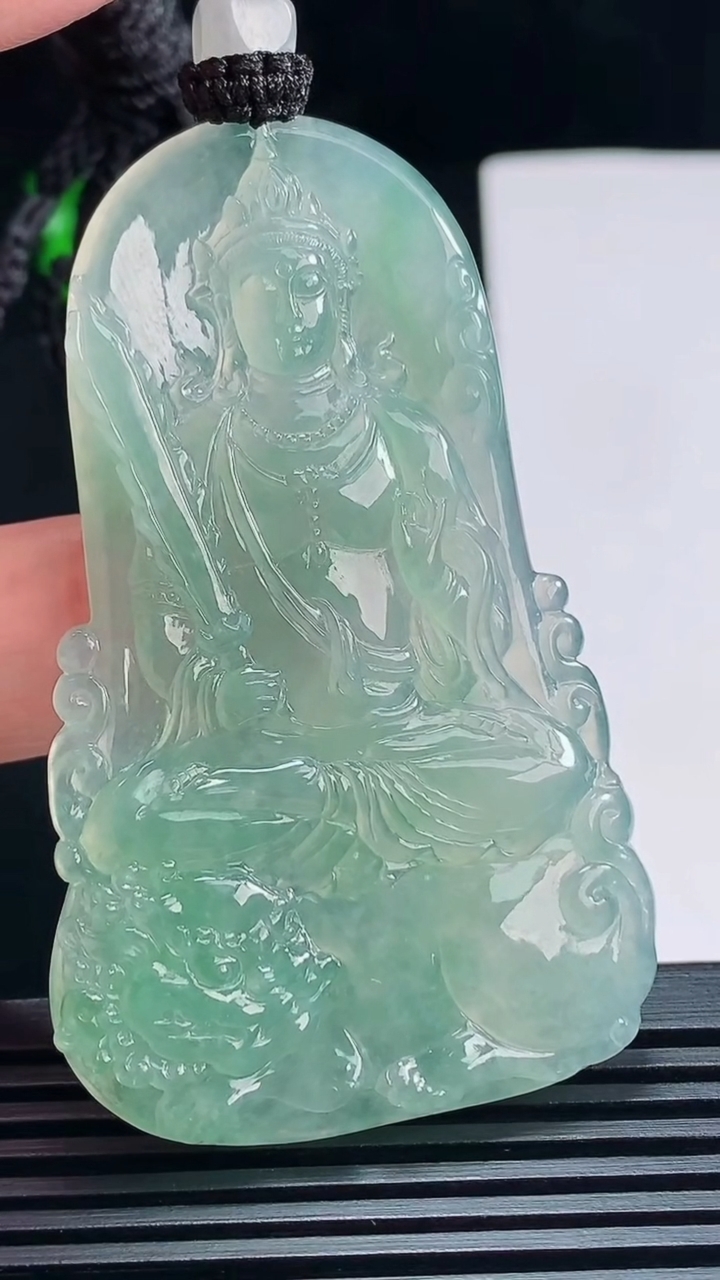 天然A货翡翠文殊菩萨吊坠，尺寸63-39.5-5.2 重量:31.49g
7月6日