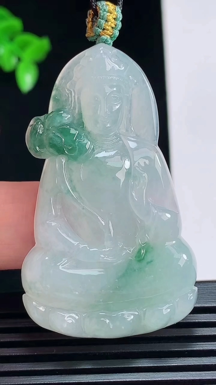 天然A货翡翠飘花大势至菩萨吊坠，尺寸49-30-5.5 重量:15.93g
7月6日