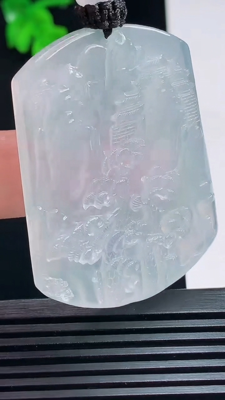天然A货翡翠种白冰山水牌吊坠，尺寸49-37.6-6 重量:28.76g
7月6日