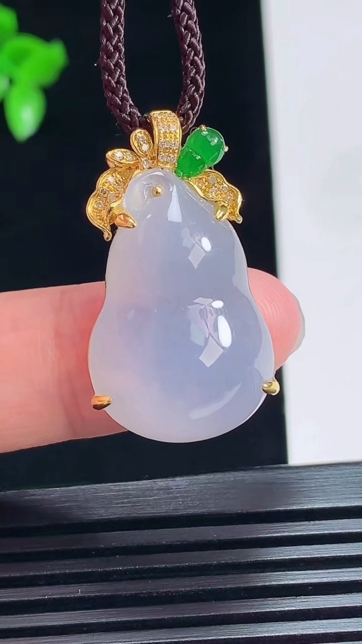 天然A货翡翠种紫罗兰葫芦吊坠，尺寸30.6-17.6-11，裸石24.5-17.5 重量:7.17g
