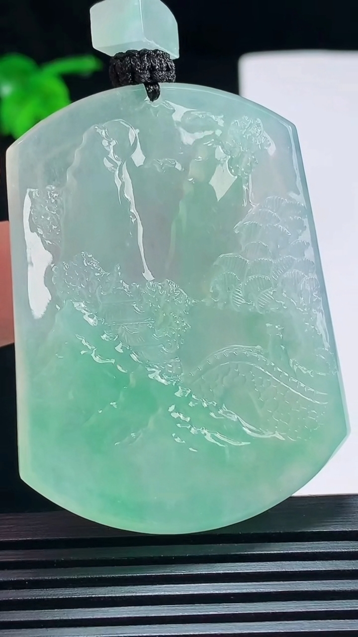 天然A货翡翠山水牌吊坠，尺寸54-41-6 重量:41.71g
7月6日