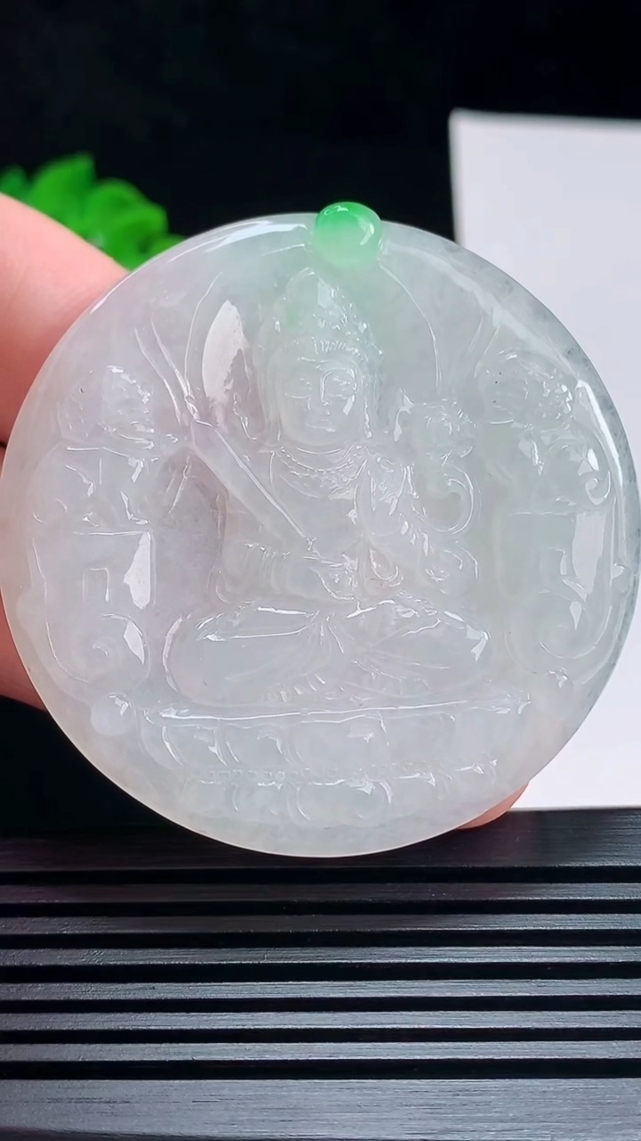 天然A货翡翠虚空藏菩萨吊坠，尺寸53-4.6 重量:26.17g
7月6日