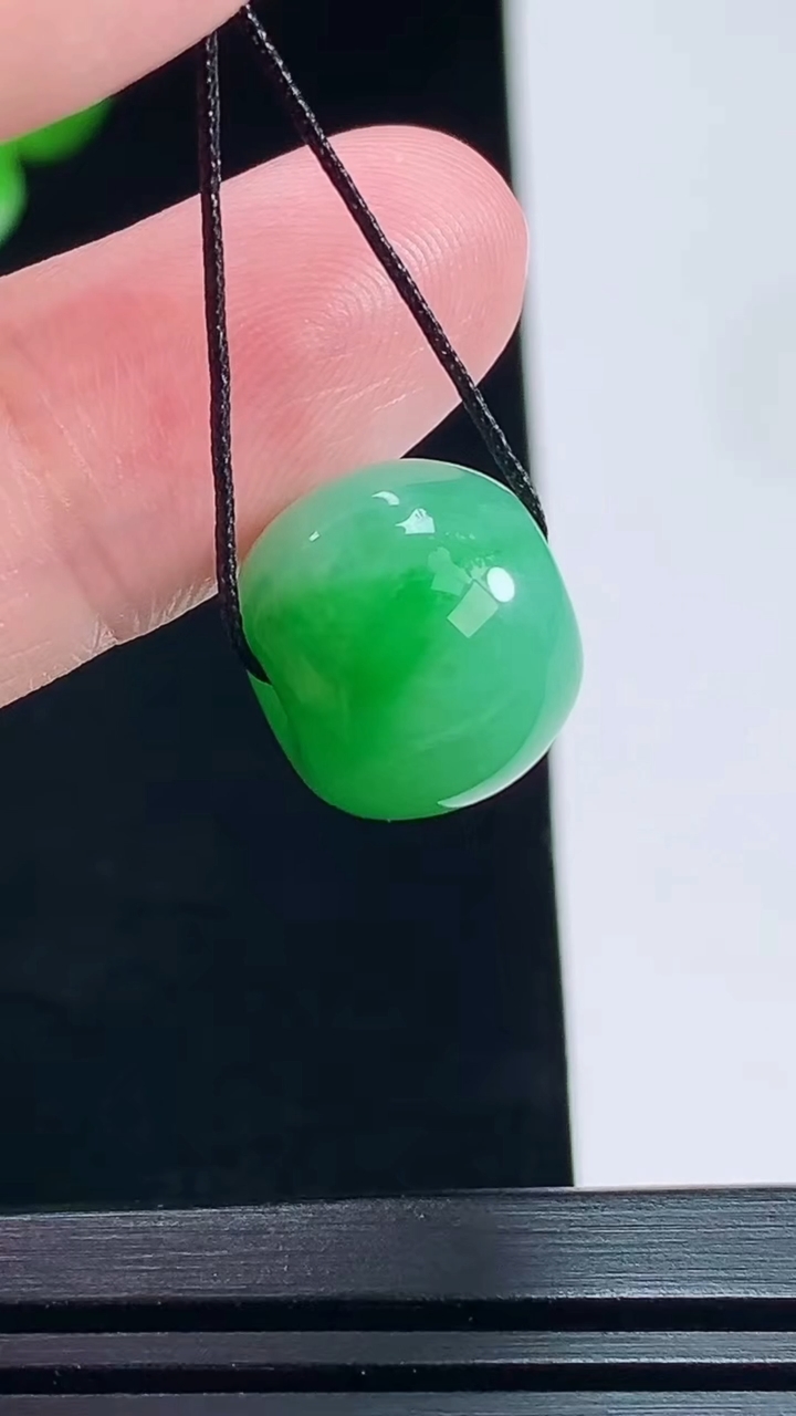 天然A货翡翠路路通吊坠，尺寸12-14 重量:4.64g
7月6日