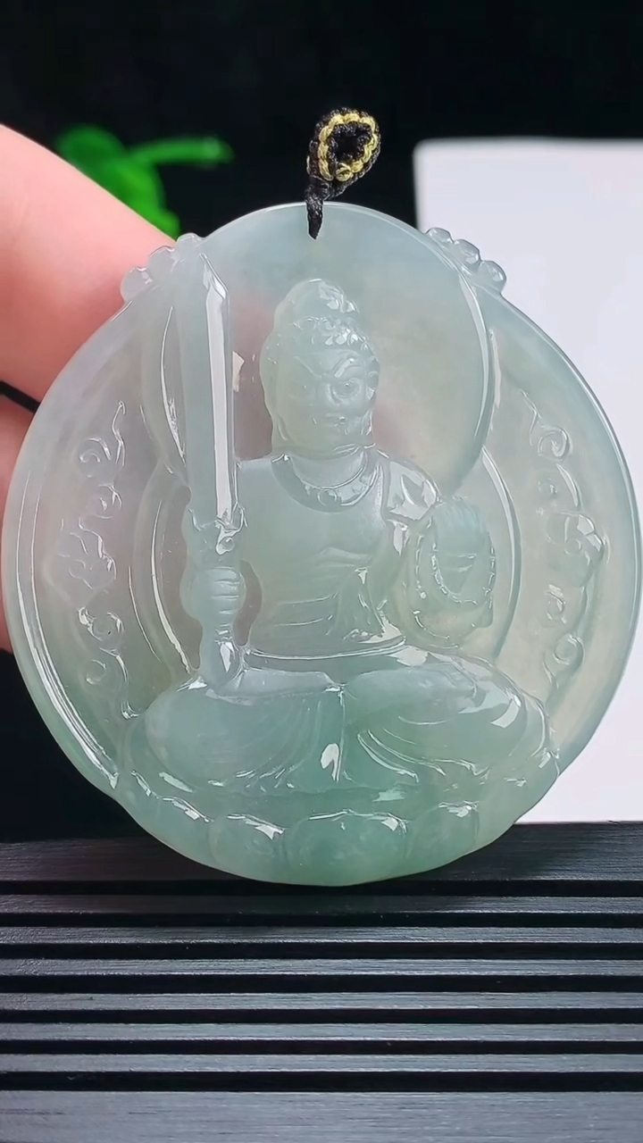 天然A货翡翠不动明王吊坠，尺寸55-52.5-5.3 重量:28.03g
7月6日