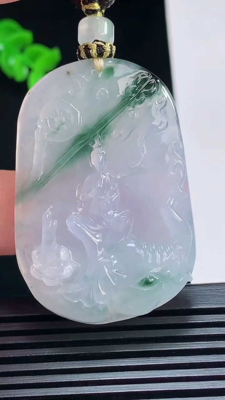 天然A货翡翠冰种飘花普贤菩萨吊坠，尺寸47.5-33-10.2 重量:30.00g
7月6日