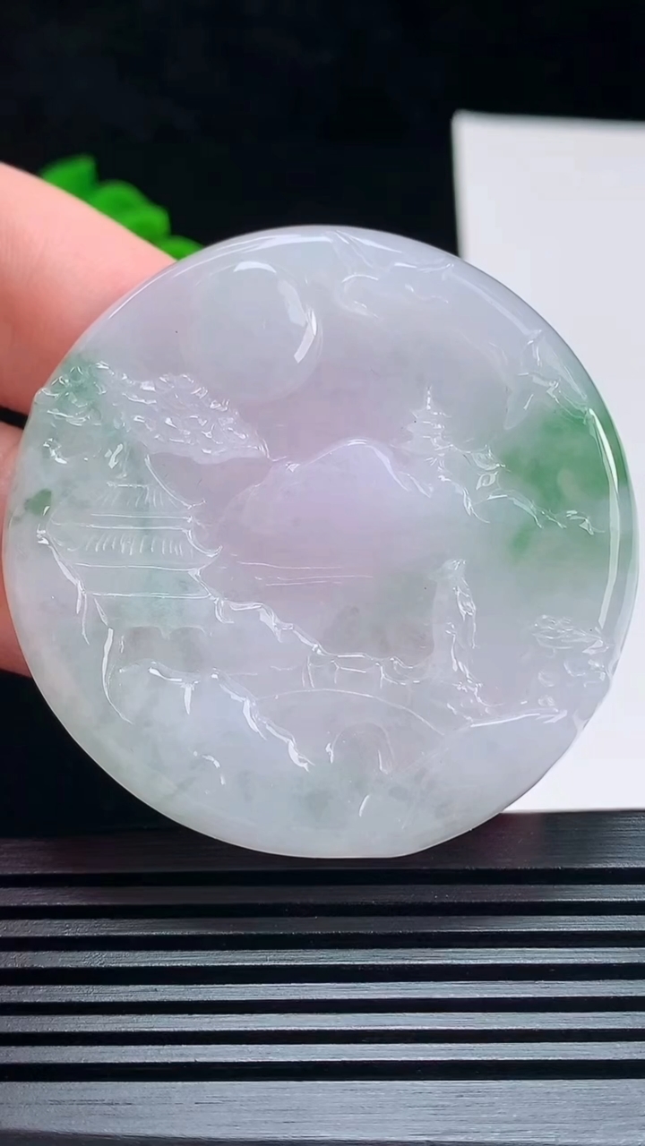 天然A货翡翠山水牌吊坠，尺寸52-5.8 重量:32.20g
7月6日