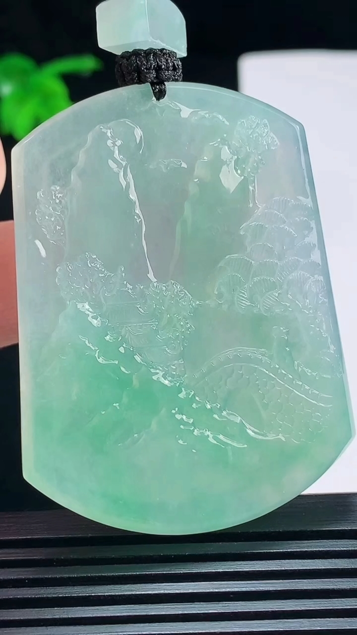 天然A货翡翠山水牌吊坠，尺寸54-41-6 重量:41.71g
7月6日