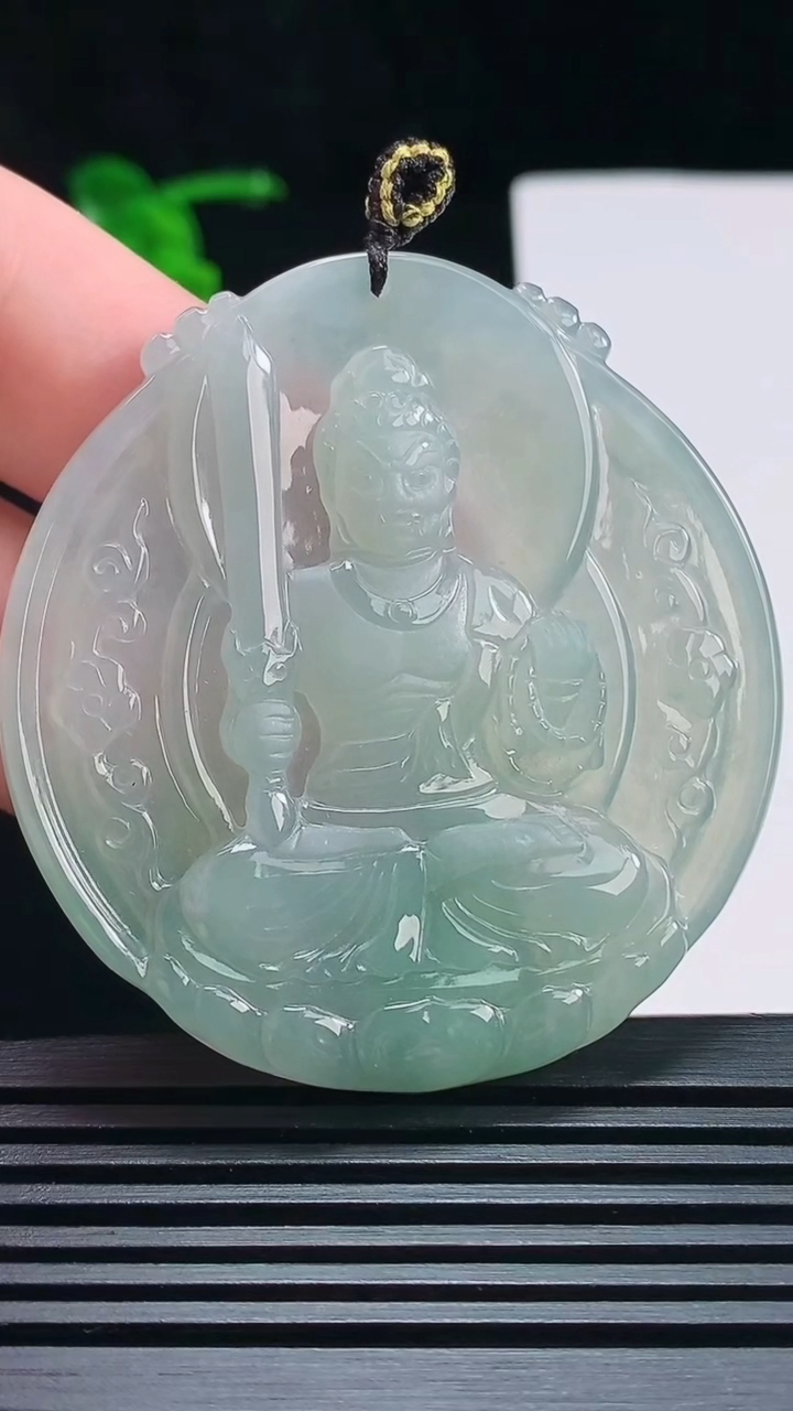 天然A货翡翠不动明王吊坠，尺寸55-52.5-5.3 重量:28.03g
7月6日