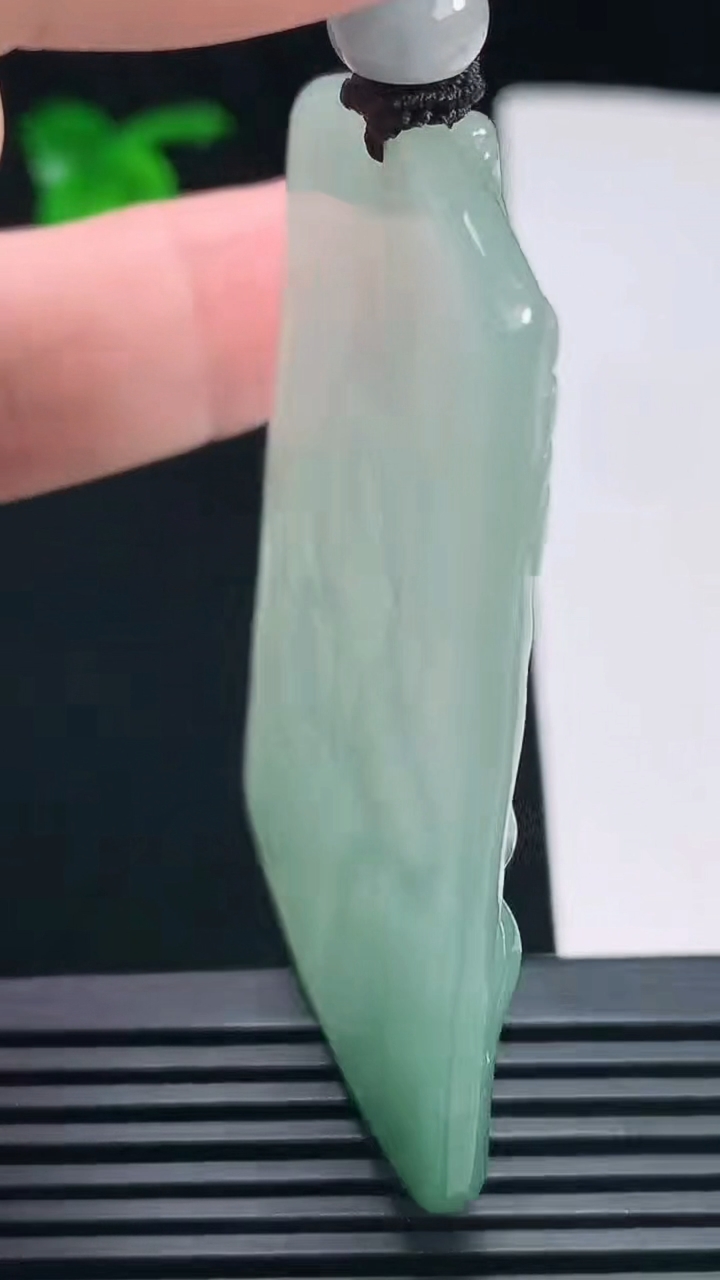天然A货翡翠普贤菩萨吊坠，尺寸59.5-41-5 重量:34.10g
7月6日