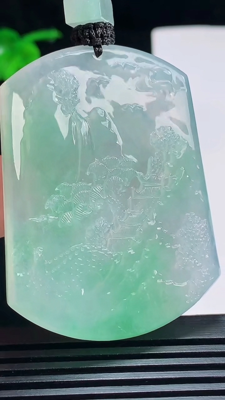 天然A货翡翠山水牌吊坠，尺寸54.5-41-6.5 重量:41.00g
7月6日