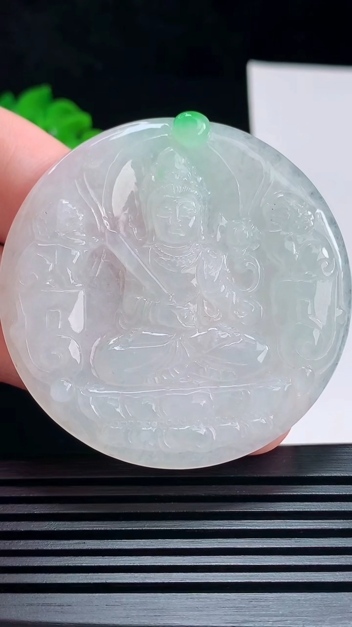 天然A货翡翠虚空藏菩萨吊坠，尺寸53-4.6 重量:26.17g
7月6日