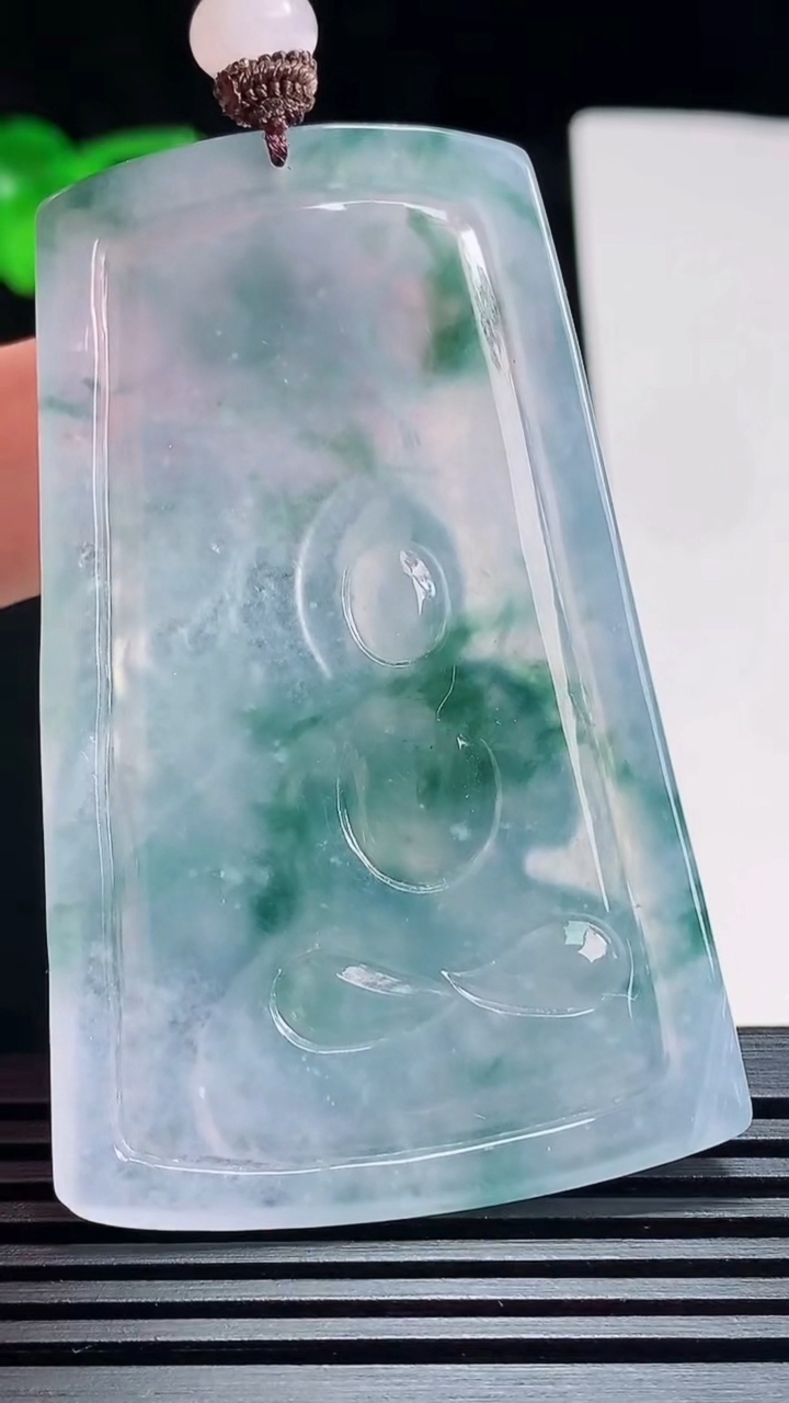 天然A货翡翠种紫罗兰 飘花阿弥陀佛吊坠，尺寸63-40-5.6 重量:32.09g
7月6日