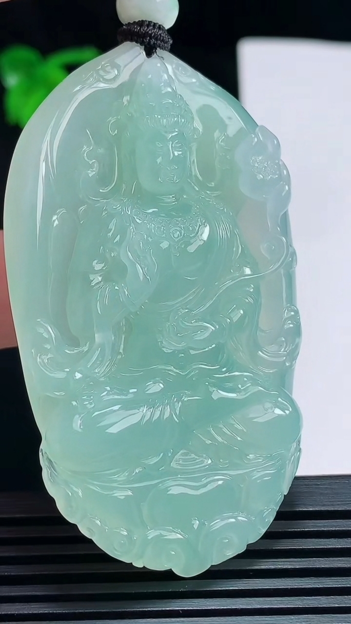 天然A货翡翠大势至菩萨吊坠，尺寸63-38-7.8 重量:36.60g
7月6日