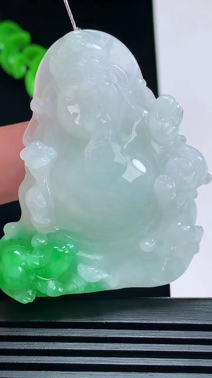 天然A货翡翠财神爷吊坠，尺寸50.5-41.6-12 重量:38.77g
7月6日