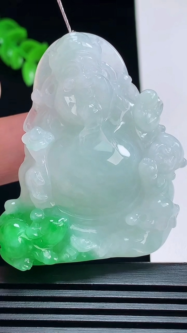 天然A货翡翠财神爷吊坠，尺寸50.5-41.6-12 重量:38.77g
7月6日