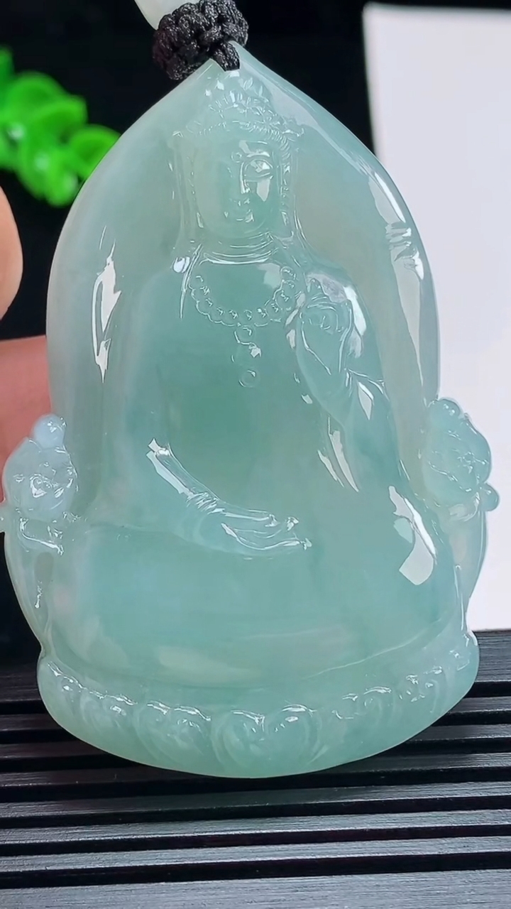 天然A货翡翠素衣观音吊坠，尺寸60-41.5-7 重量:37.68g
7月6日