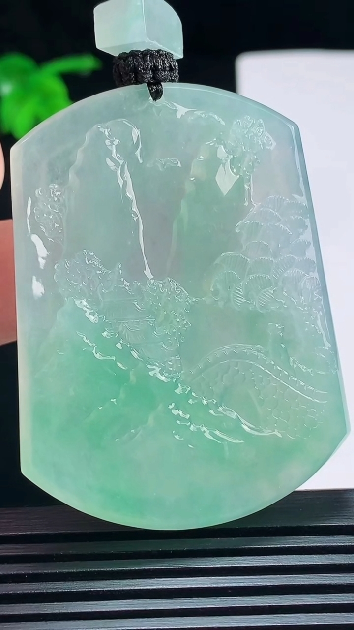 天然A货翡翠山水牌吊坠，尺寸54-41-6 重量:41.71g
7月6日