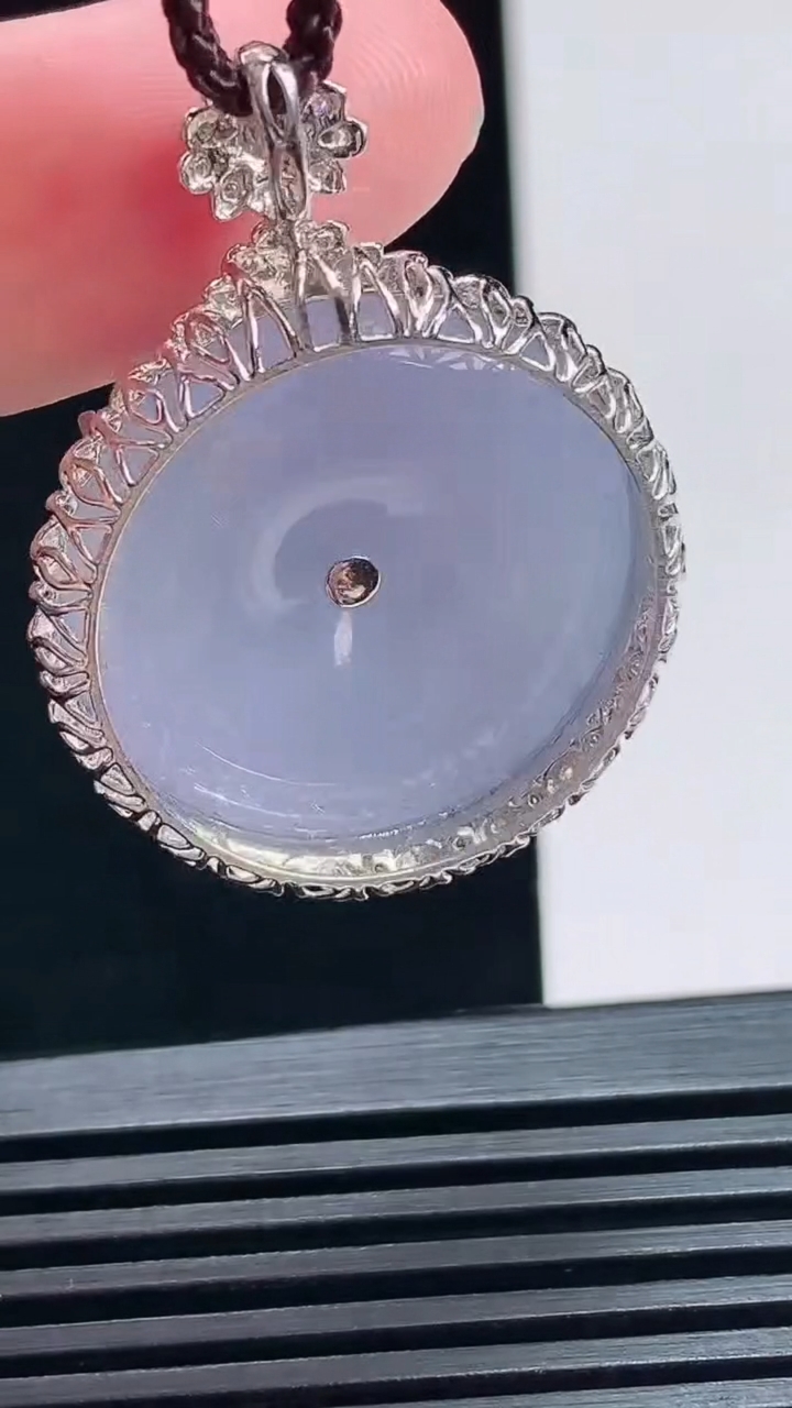 天然A货翡翠18k金紫罗兰平安扣吊坠，尺寸37-28-9.2，裸石25 重量:10.78g
7月6日