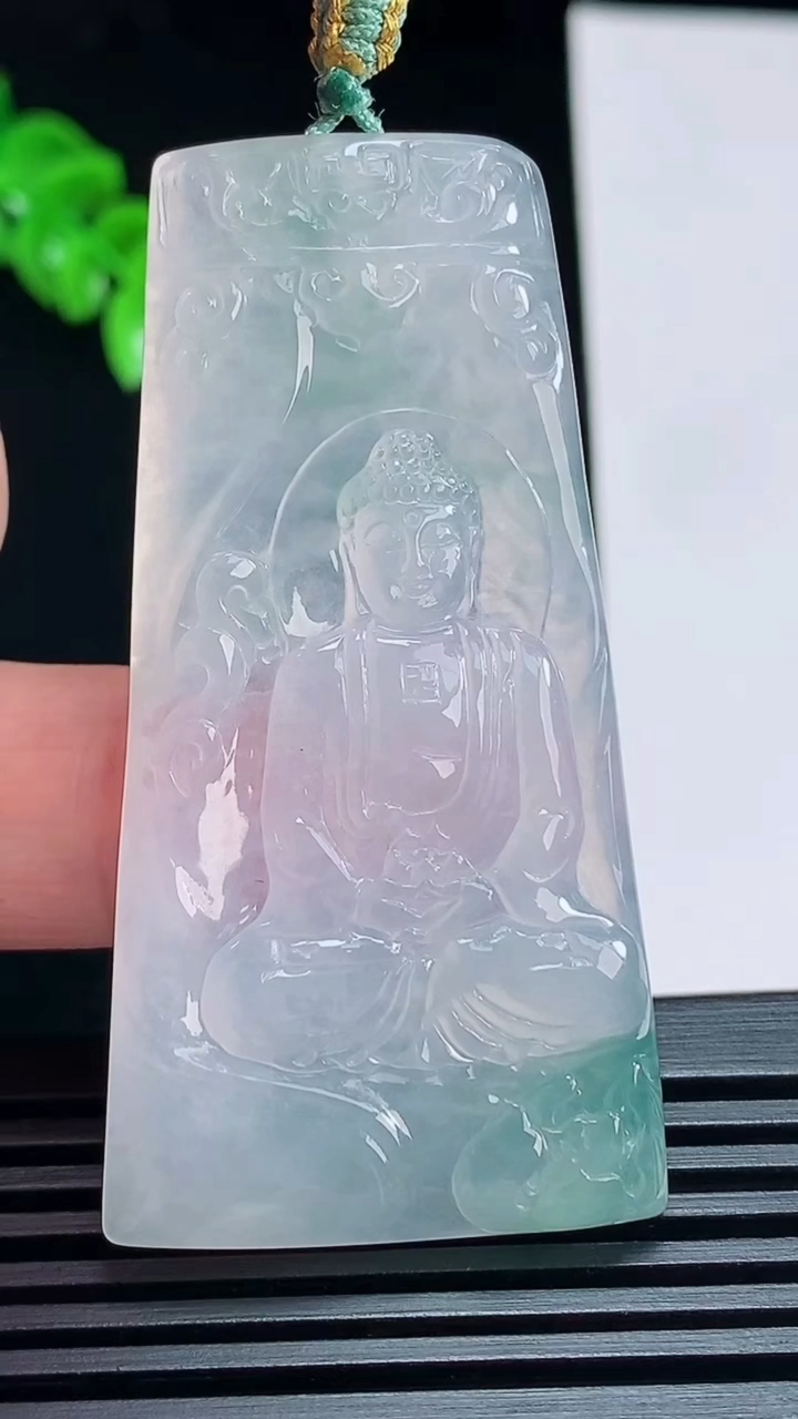 天然A货翡翠冰种飘花大日如来佛吊坠，尺寸57-29-4.8 重量:18.84g
7月6日