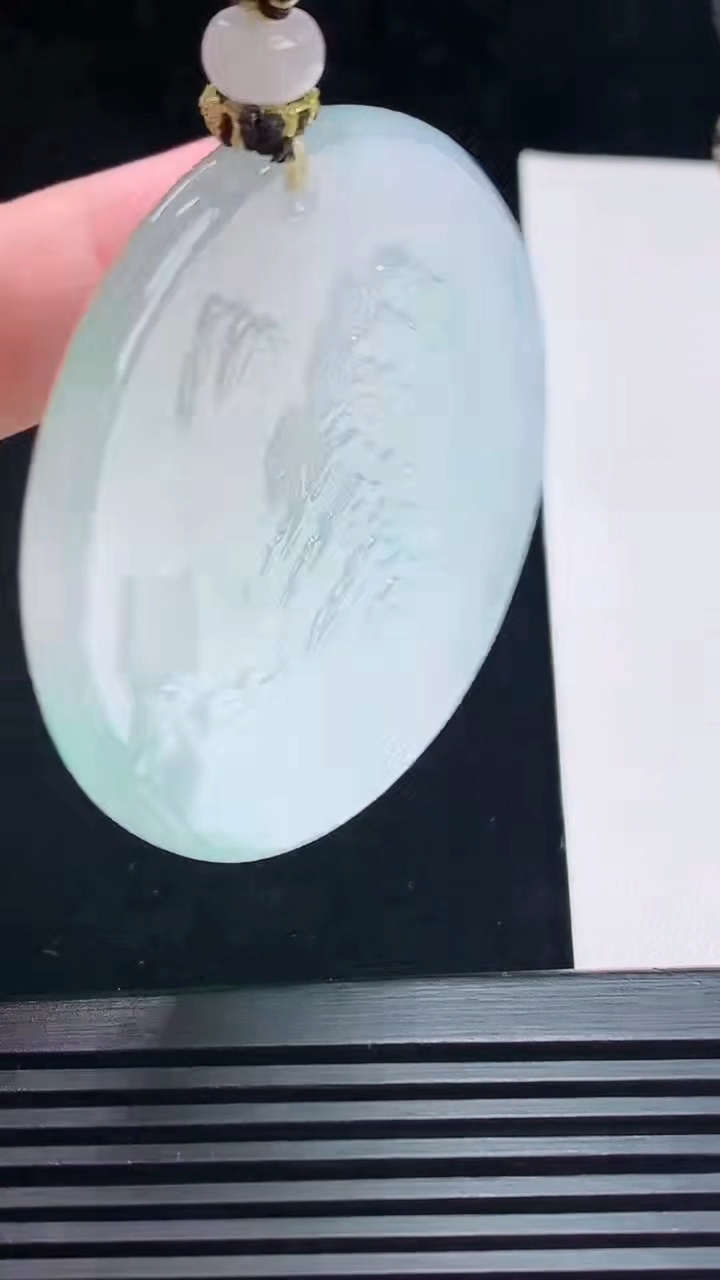 天然A货翡翠山水牌吊坠，尺寸54-5.2 重量:41.91g
7月6日