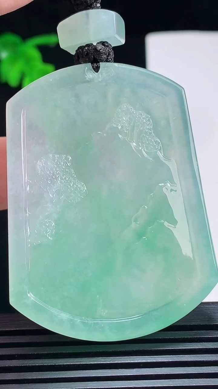 天然A货翡翠山水牌吊坠，尺寸54-41-6 重量:41.71g
7月6日