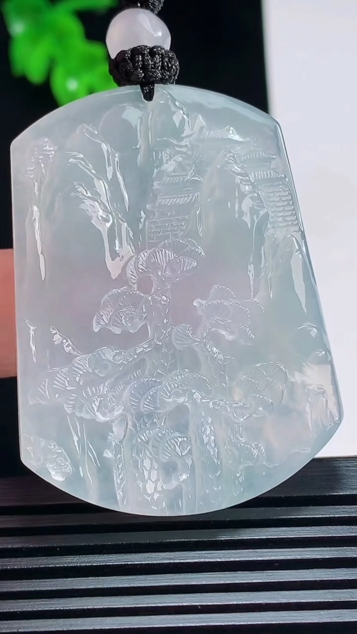 天然A货翡翠种白冰山水牌吊坠，尺寸49-37.6-6 重量:28.76g
7月6日