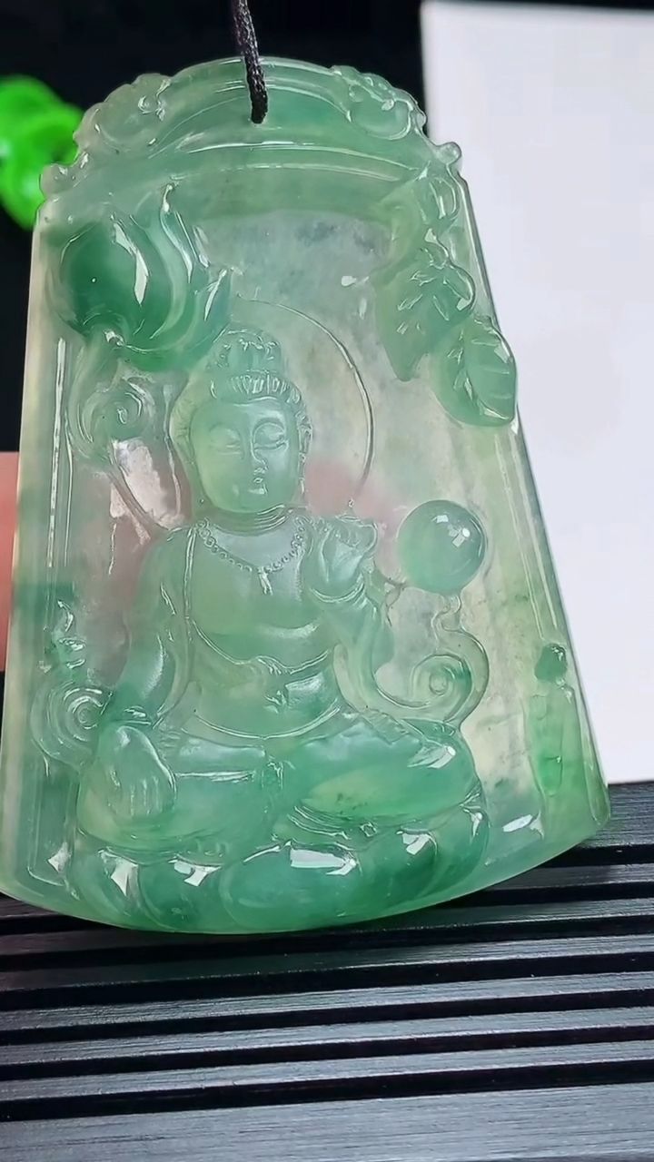 天然A货翡翠观音菩萨吊坠，尺寸59.2-43-5.8 重量:23.02g
7月6日