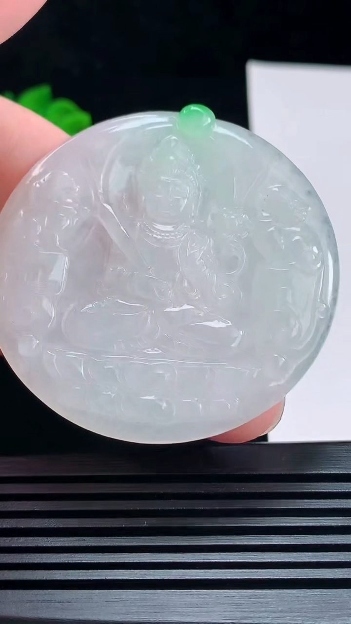 天然A货翡翠虚空藏菩萨吊坠，尺寸53-4.6 重量:26.17g
7月6日