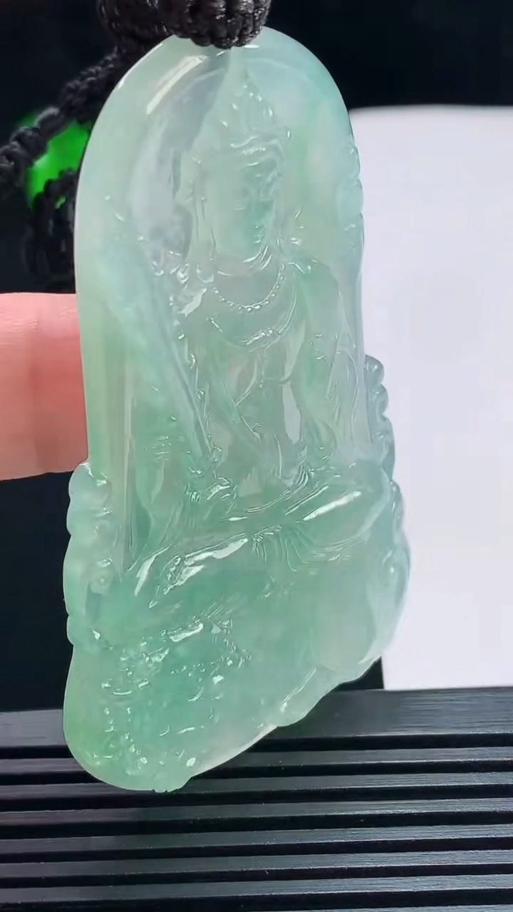 天然A货翡翠文殊菩萨吊坠，尺寸63-39.5-5.2 重量:31.49g
7月6日