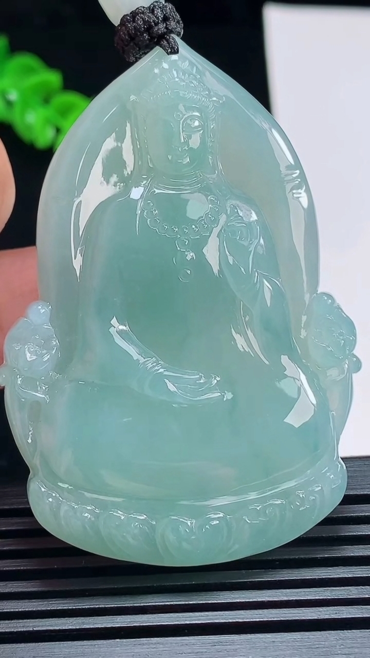 天然A货翡翠素衣观音吊坠，尺寸60-41.5-7 重量:37.68g
7月6日