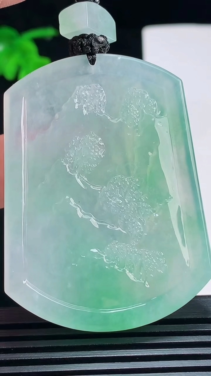 天然A货翡翠山水牌吊坠，尺寸54.5-41-6.5 重量:41.00g
7月6日
