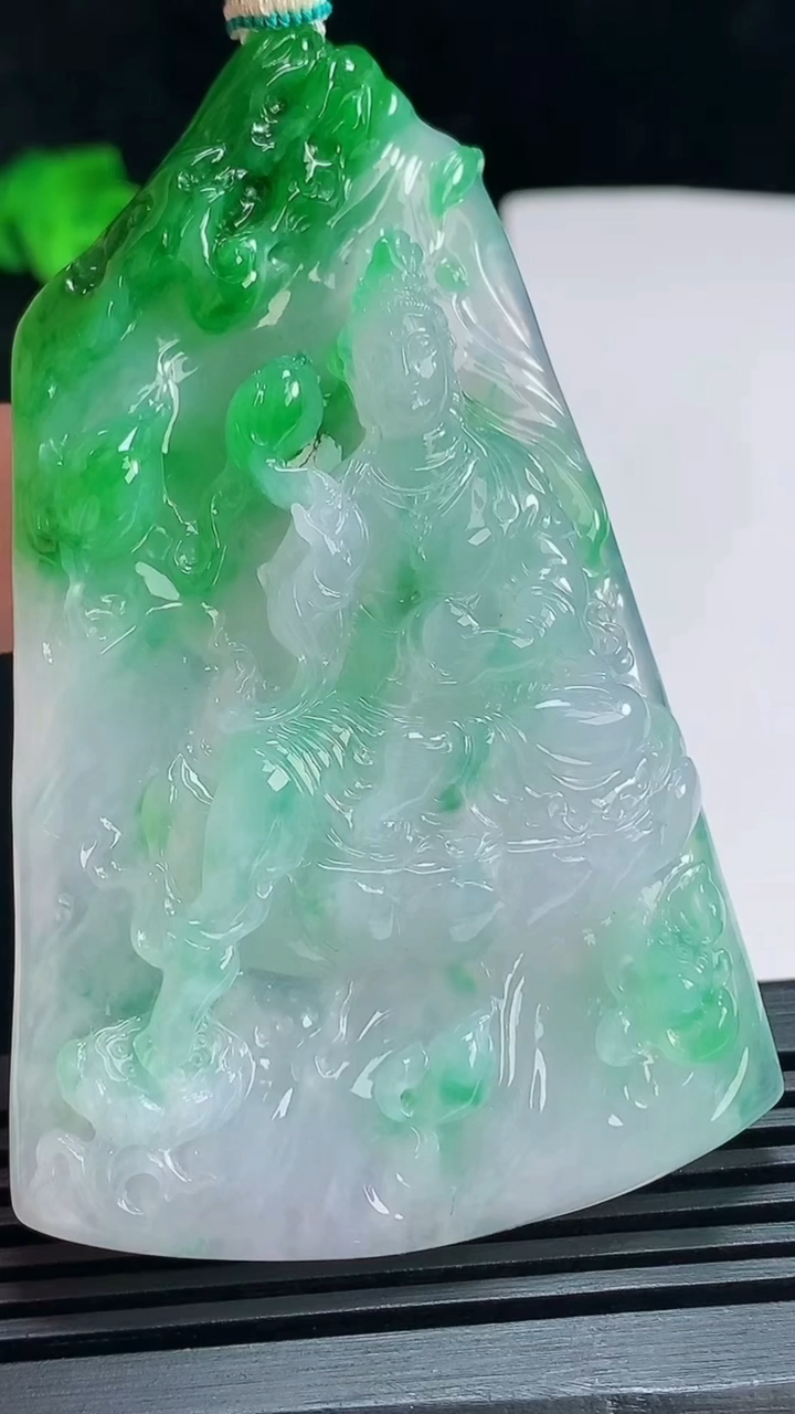 天然A货翡翠大势至菩萨吊坠，尺寸73-47-10.6 重量:53.51g
7月7日