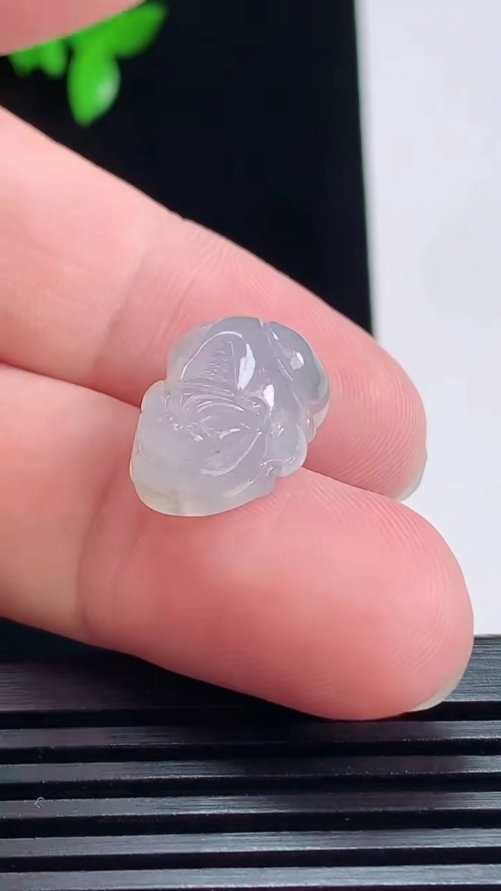 天然A货翡翠飘花貔貅镶嵌件，尺寸18-12-7.6 重量:3.00g
7月7日