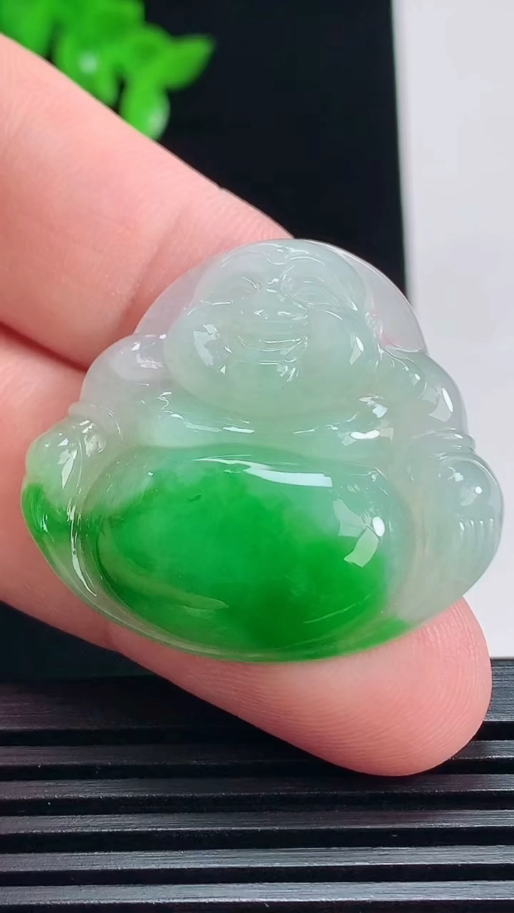 天然A货翡翠佛公吊坠，尺寸31-34-5.8 重量:9.80g
7月7日