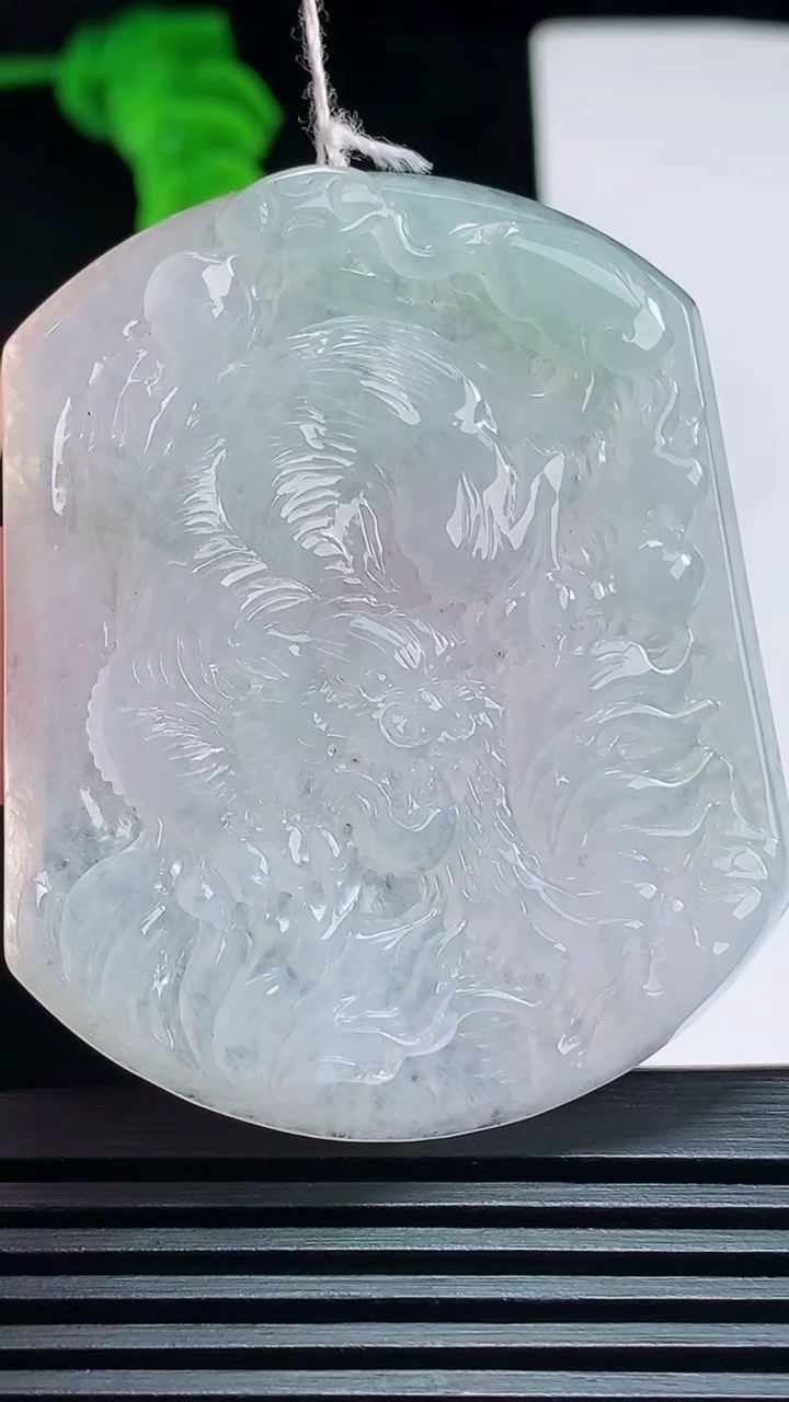 天然A货翡翠生肖虎牌吊坠，尺寸54-44.6-5.5 重量:30.42g
7月7日