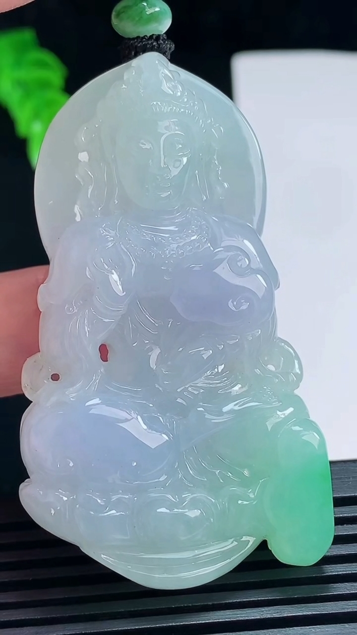 天然A货翡翠春带彩 紫罗兰蛋度母菩萨吊坠，尺寸62.5-36-11 重量:47.60g
7月7日