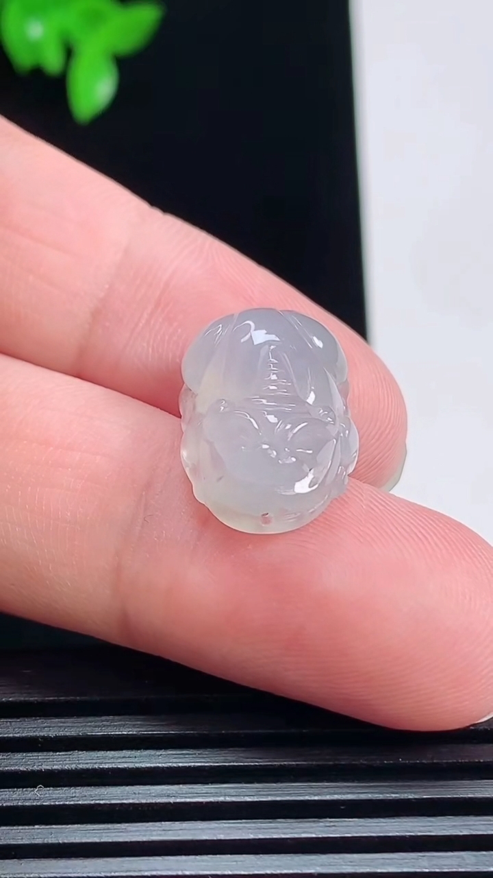 天然A货翡翠飘花貔貅镶嵌件，尺寸18-12-7.6 重量:3.00g
7月7日